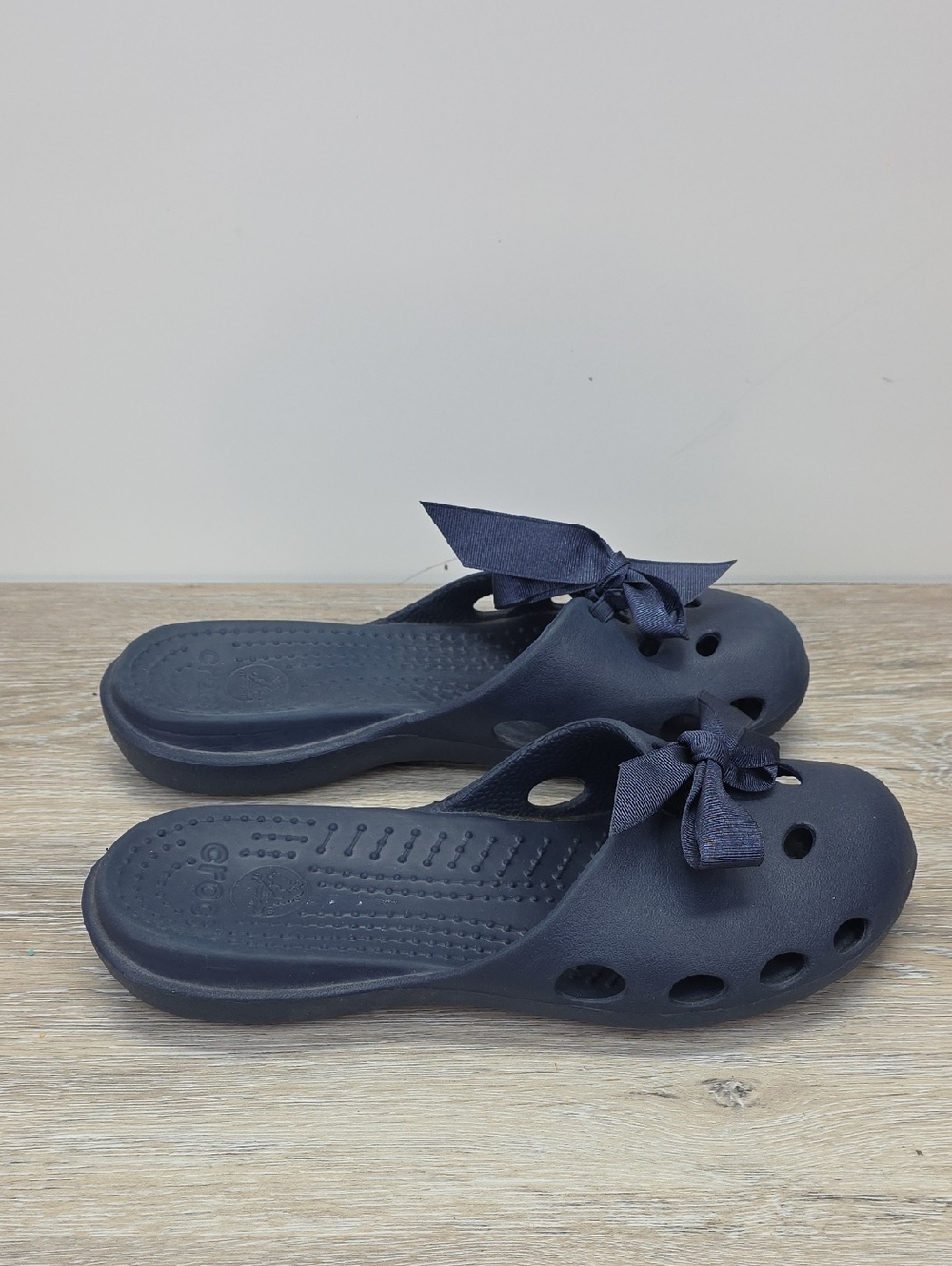 Crocs Womens Audrey Hallmark Navy Blue Slip-On Mule Clog w/Bow Sandals Sz 10 - Picture 3 of 12
